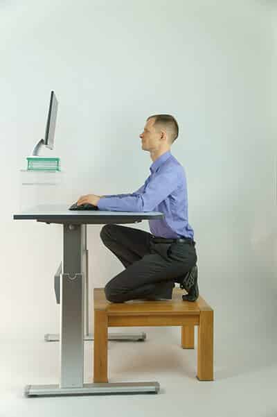 Rückenschmerzen am Arbeitsplatz auflösen - Yoga@Work 1 Rückenschmerzen am Arbeitsplatz auflösen - Yoga@Work - becomePro