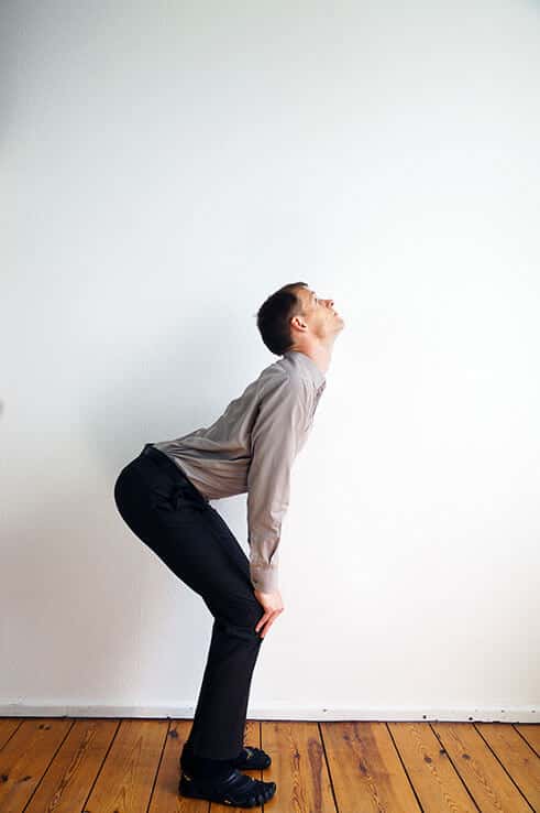 Rückenschmerzen am Arbeitsplatz auflösen - Yoga@Work 8 Rückenschmerzen am Arbeitsplatz auflösen - Yoga@Work - becomePro