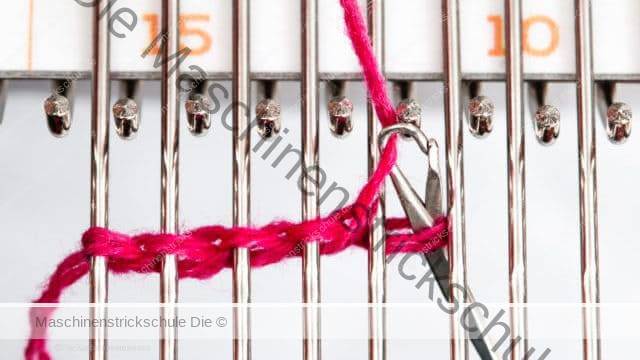 Strickmaschine Onlinekurs - lerne einfach & schnell Maschinenstricken! - becomePro Strickmaschine Onlinekurs - lerne einfach & schnell Maschinenstricken! - becomePro