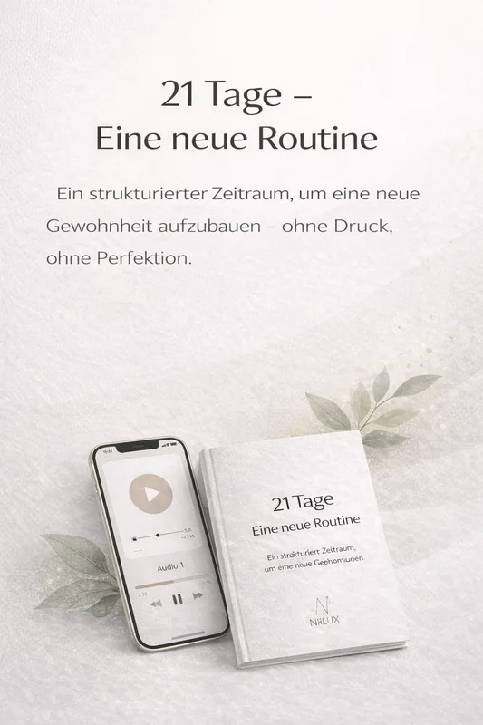 21 Tage – Eine neue Routine, Smartphone und Arbeitsbuch mit Audio-Impulsen auf minimalistischem Hintergrund