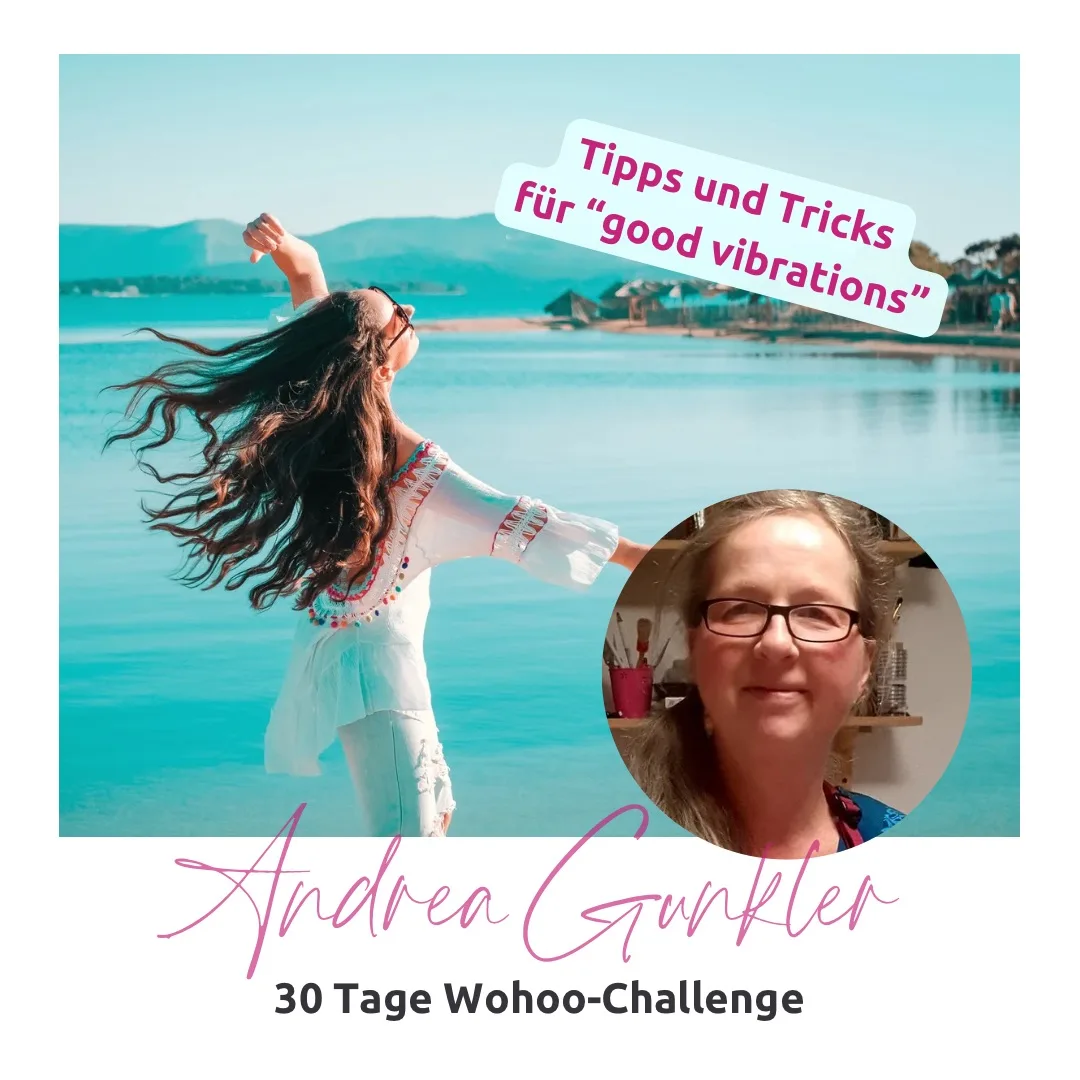 Frau mit wehenden Haaren am türkisblauen Meer, Motivationstext zu good vibrations