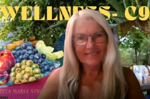 Rita Maria Strondl mit weißen Haaren und Brille vor Obst und Gemüse, Titel Wellness C9