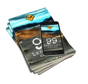 Produktmockup mit mehreren Lanzarote Highlights Büchern, iPhone und E-Book-Cover nebeneinander