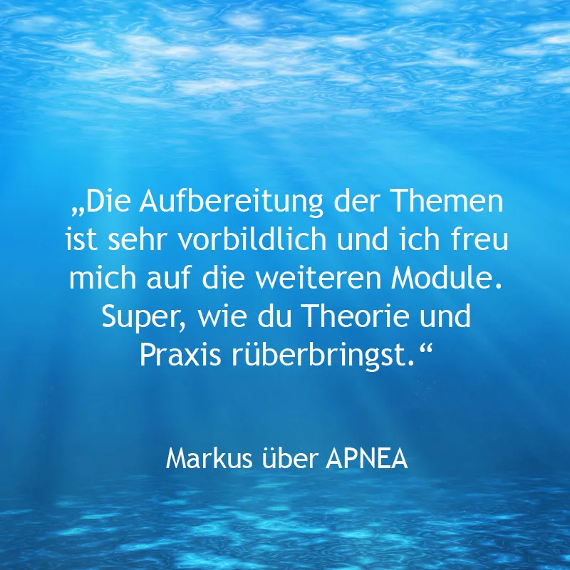 Unterwasser-Hintergrund mit Kundenbewertung von Markus über APNEA-Kurs