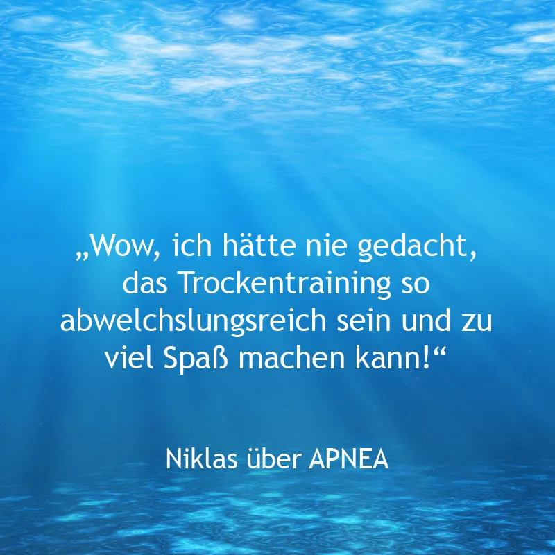 Unterwasser-Hintergrund mit Kundenbewertung von Niklas über APNEA-Kurs