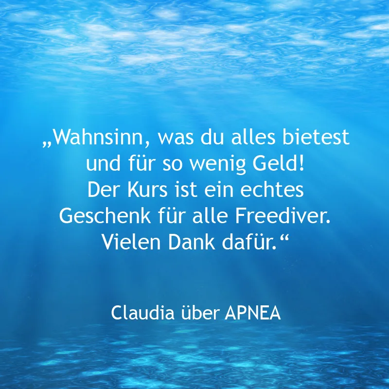 Unterwasser-Hintergrund mit Kundenbewertung von Claudia über APNEA-Kurs