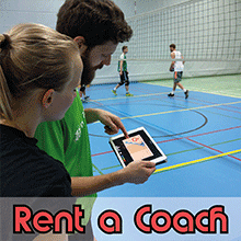 Rent a Coach Volleyball-Coaching mit Trainer und Spieler auf dem Feld