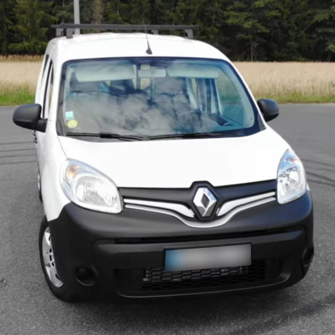 Weißer Renault Kangoo W Kompaktwagen von vorne