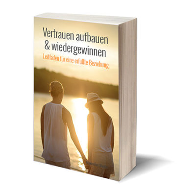 Vertrauen aufbauen und wiederherstellen E-Book Cover Paar Strand