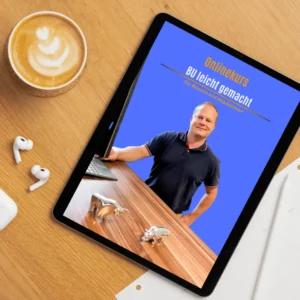CopeCart Hero-Image mit Tablet und Kaffee auf Holztisch, Instructor präsentiert BU leicht gemacht Kurs