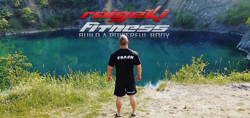 Lifestyle-Banner mit Coach an See und Raigeki Fitness Logo