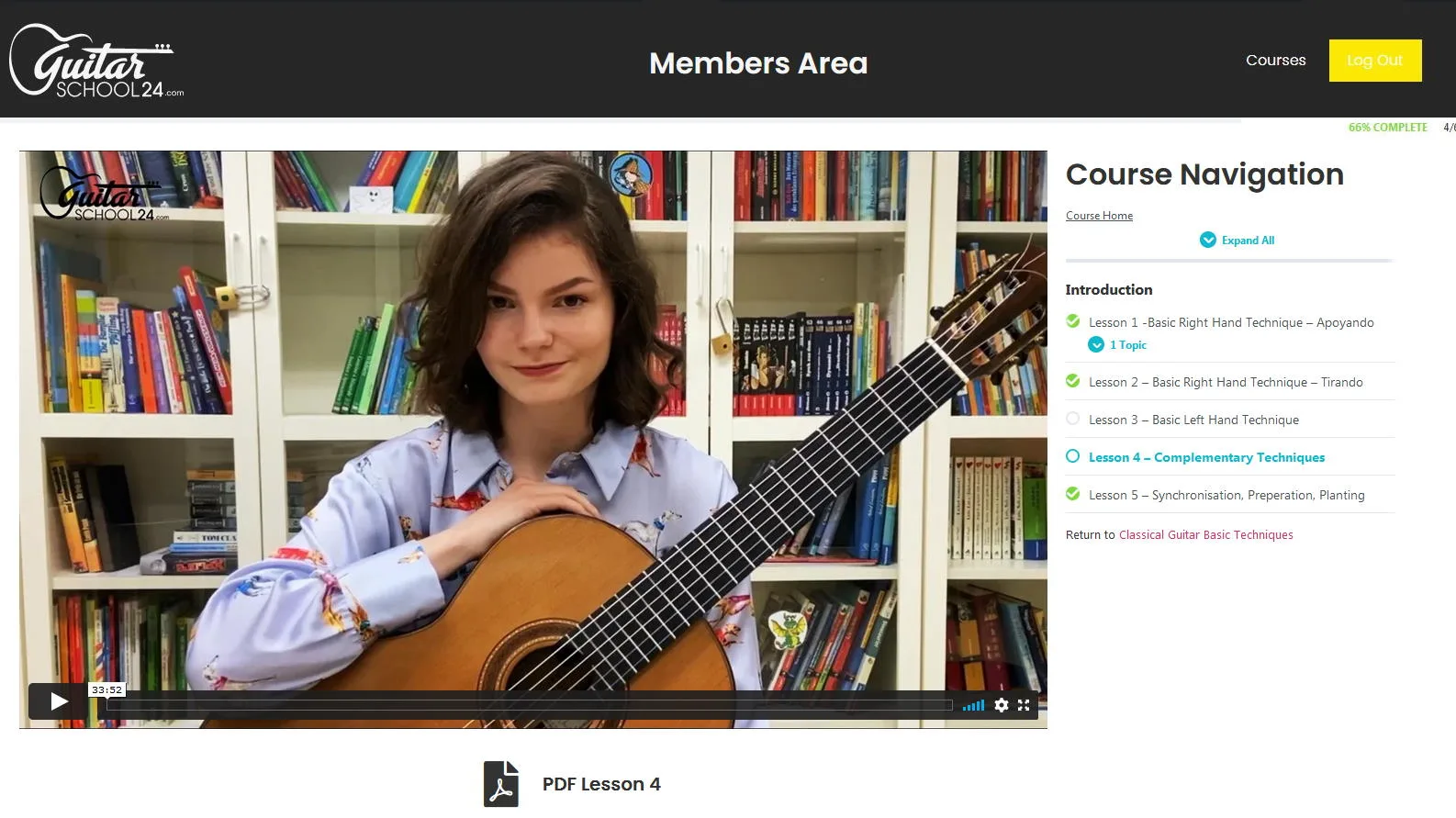 Screenshot der Members Area mit Lesson 4 und Yaroslava mit klassischer Gitarre