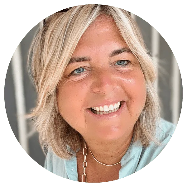 Porträt von Wibke Sommer, Autorin und Coaching-Expertin, lächelnd