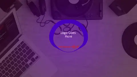 Blauer Neon-Kreis-Visualizer auf violettem Schreibtisch-Hintergrund mit Platzhalter für Logo