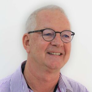Porträt von Dr. Martin Wucher mit Brille im Freizeitlook