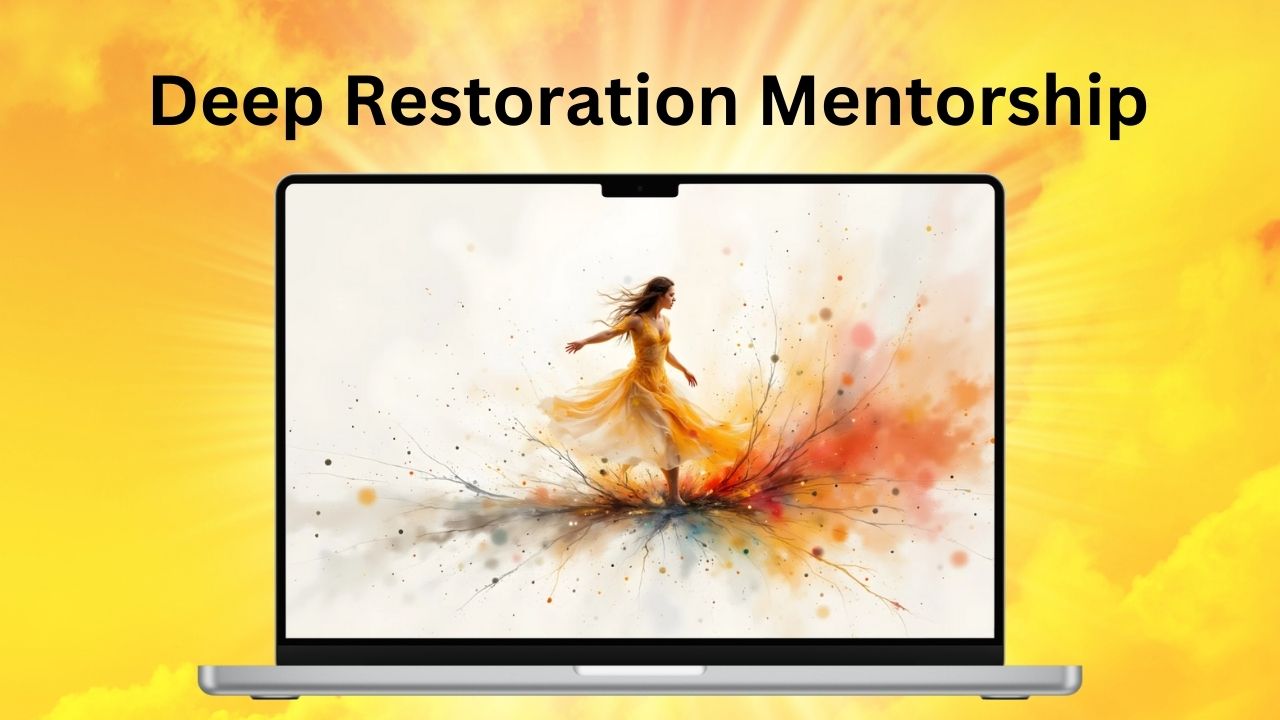 Hero-Grafik Deep Restoration Mentorship mit Frau in goldenem Kleid auf Laptop-Screen vor gelbem Hintergrund