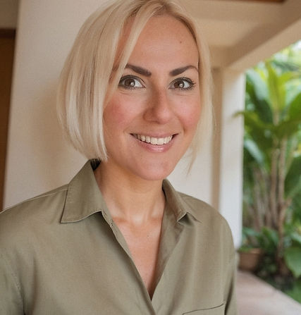 Denise Schäricke Porträt Nahaufnahme lächelnd grünes Hemd