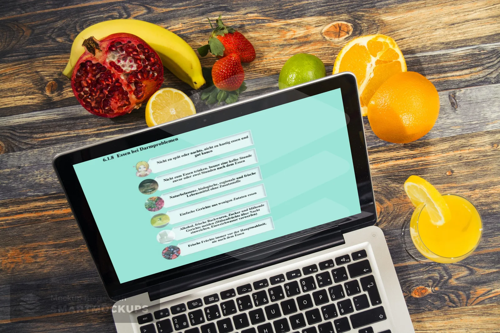 Der Darm – E-Book zur Verdauungsgesundheit von Christine Erk 6 Laptop-Screen mit E-Book-Ausschnitt "Ernährung bei Darmproblemen" und Obst (Granatapfel, Erdbeeren, Orangen, Zitrone, Orangen