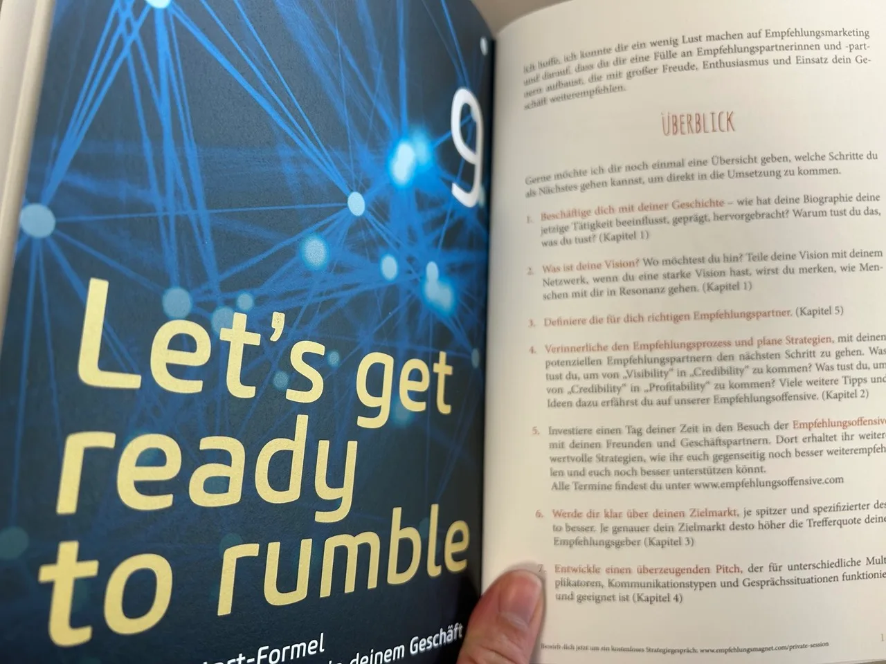 Aufgeschlagenes Buch mit Kapitel 9 'Let's get ready to rumble' und Überblick-Checkliste