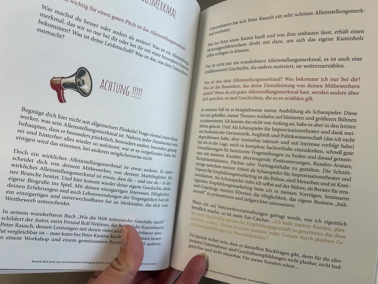 Buchseiten mit Megafon-Icon und Text 'Achtung!!!!' sowie Alleinstellungsmerkmal-Abschnitt
