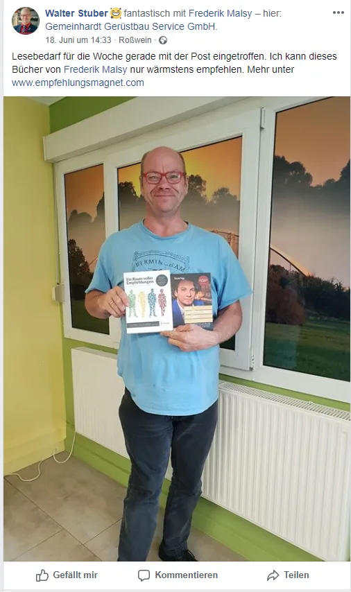 Facebook-Post von Walter Stuber mit Foto, wie er das Empfehlungsmagnet-Buch hält
