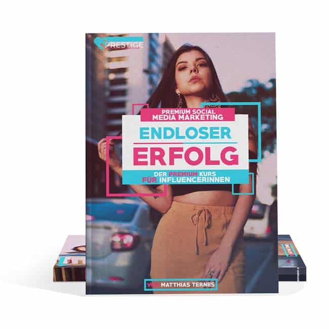 Cover-Mockup des OnlyFans-Kurses als Hardcover-Buch mit Influencerin im Urban-Setting
