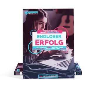 Cover-Mockup des Kurses als quadratisches Buch mit Frau am Laptop und Kaffee