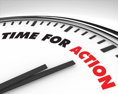 Uhr mit Aufschrift TIME FOR ACTION in Rot auf weißem Hintergrund
