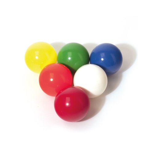 Sechs bunte Jonglierballvon in Dreieckformation, weiß, rot, gelb, grün, blau