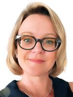 Porträtfoto Chantal Perrinjaquet mit Brille und dunklem Oberteil