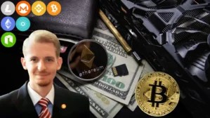 Christoph Neuwirth mit Kryptowährungen-Symbolen, US-Dollar und Mining-Hardware