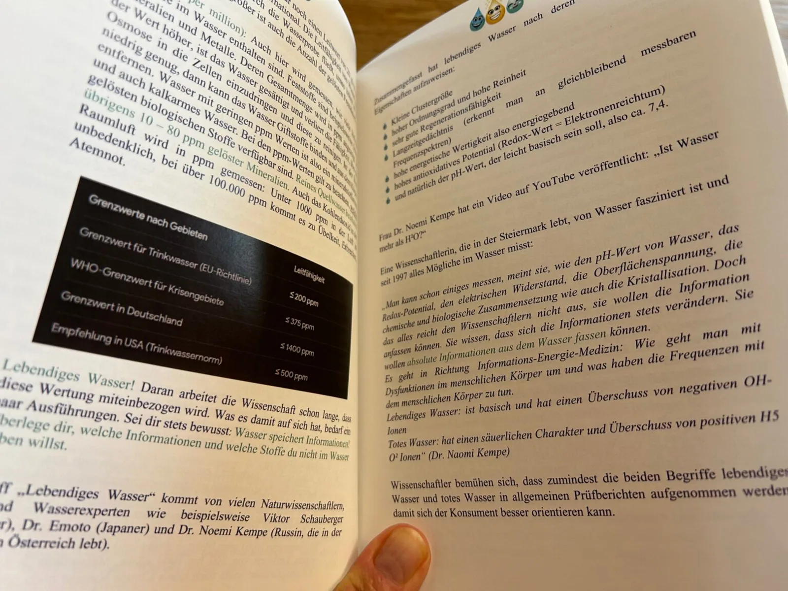 Buchseiten mit Grenzwerte-Tabelle und Text zu Wasser-Qualität