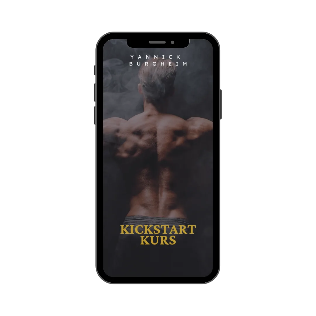 Smartphone Mock-up mit KICKSTART KURS Kursmaterial von Yannick Burgheim, muskulöser Rücken mit Gold-Text