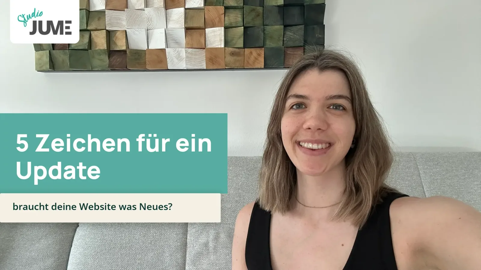 Video-Thumbnail mit Frau und Text zu Website-Update-Zeichen