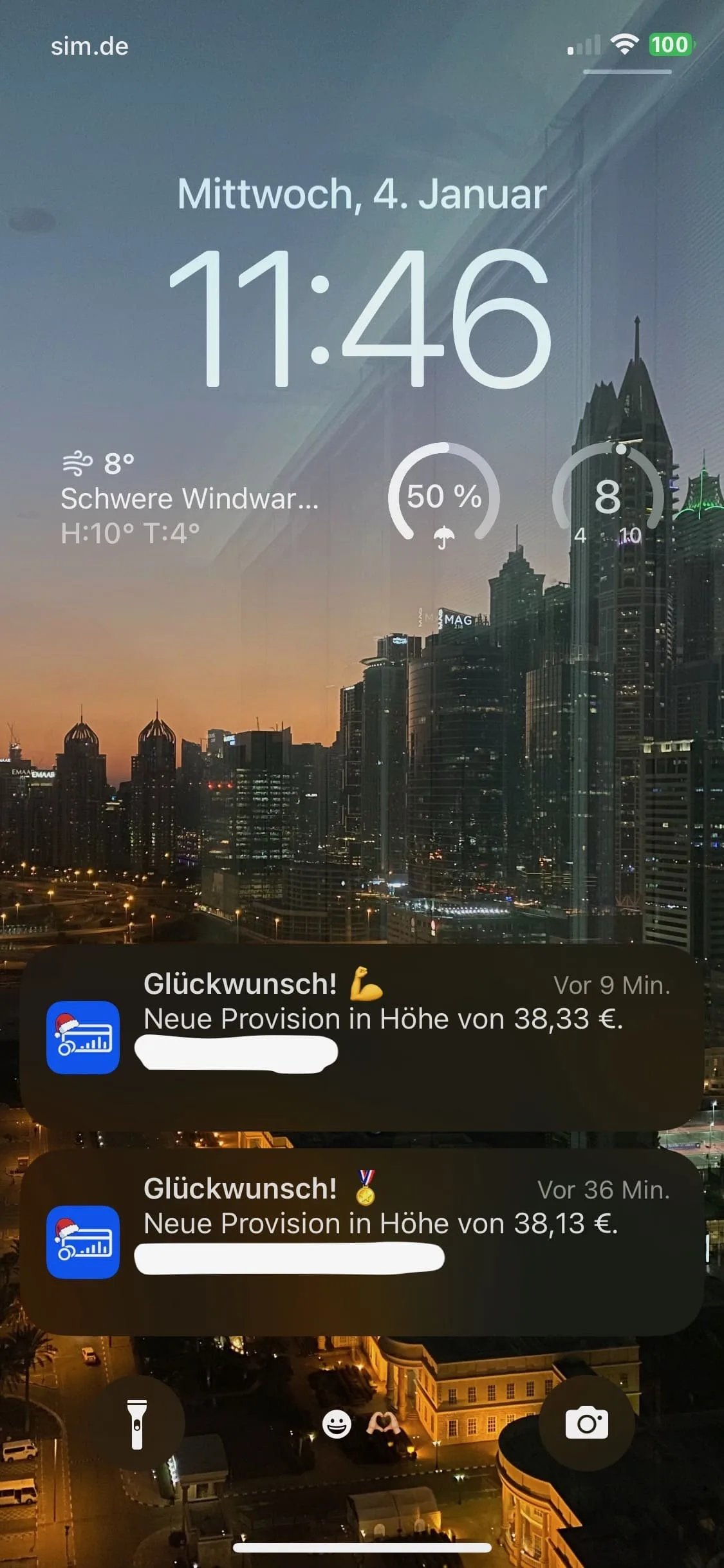 iPhone-Lockscreen mit sim.de, Mittwoch 4. Januar, 11:46 Uhr, Wetter 8° mit Windwarnung, Akku 100%, Digistore24 und Autoverkau