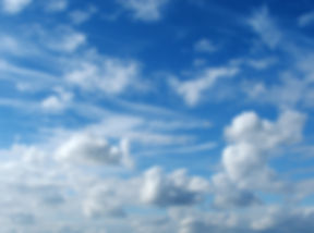 Blauer Himmel mit weißen Wolken, abstrakte Hintergrundgrafik