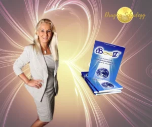 becomePro 1 Dragica Schadegg mit eBoost Buch vor abstraktem rosa-goldenem Lichthintergrund