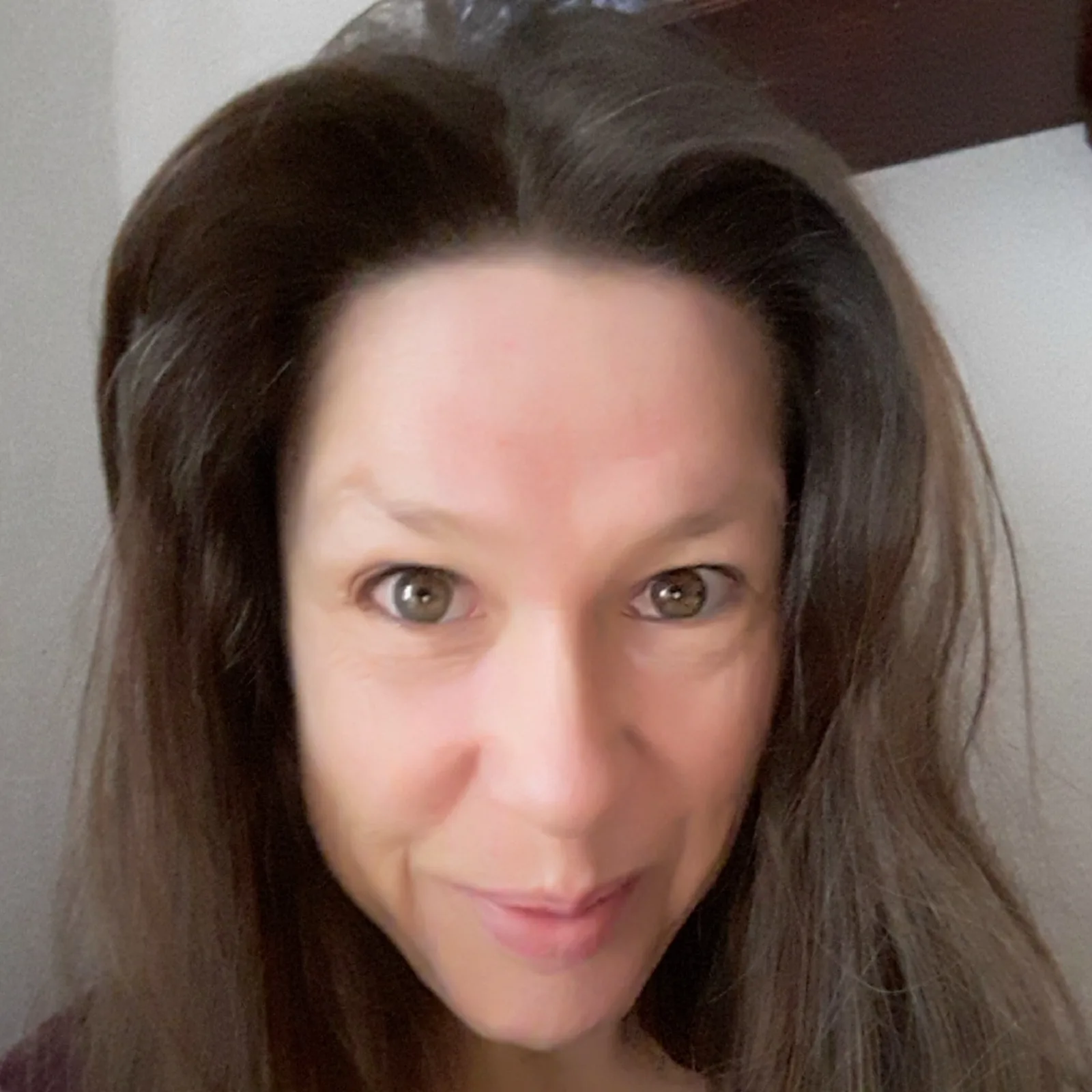 Porträtfoto von Mandy Taute mit braunen Haaren, Blick in die Kamera