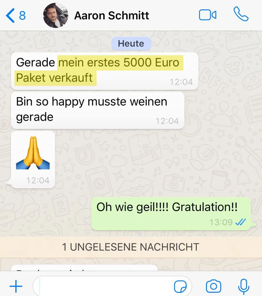 WhatsApp-Screenshot von Aaron Schmidt über erfolgreichen Verkauf von 5000 Euro Paket