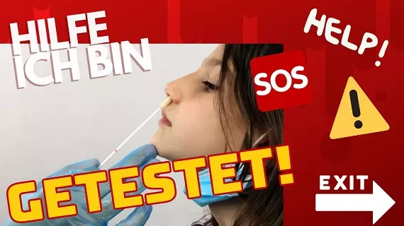 Frau mit Coronatest und Notfall-Symbolen, Text Ich bin getestet, Hilfe, SOS