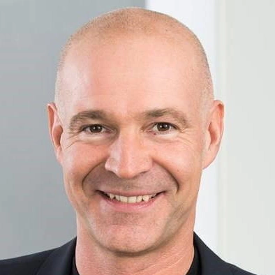Face Master – Videokurs zum Gesichtlesen von Maxim Mankevich 5 Portrait Dr. Stefan Frädrich, lachender Mann mit Kurzhaarfrisur