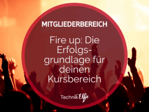 Hero-Banner Fire up Kurs mit Publikum bei Sonnenuntergang und rotem Kreis mit Textoverlay