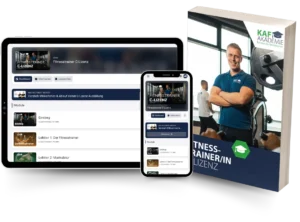 Fitnesstrainer C-Lizenz Mockup auf Tablet und Smartphone mit Lernplattform-Interface, daneben geöffnetes Lizenzbuch