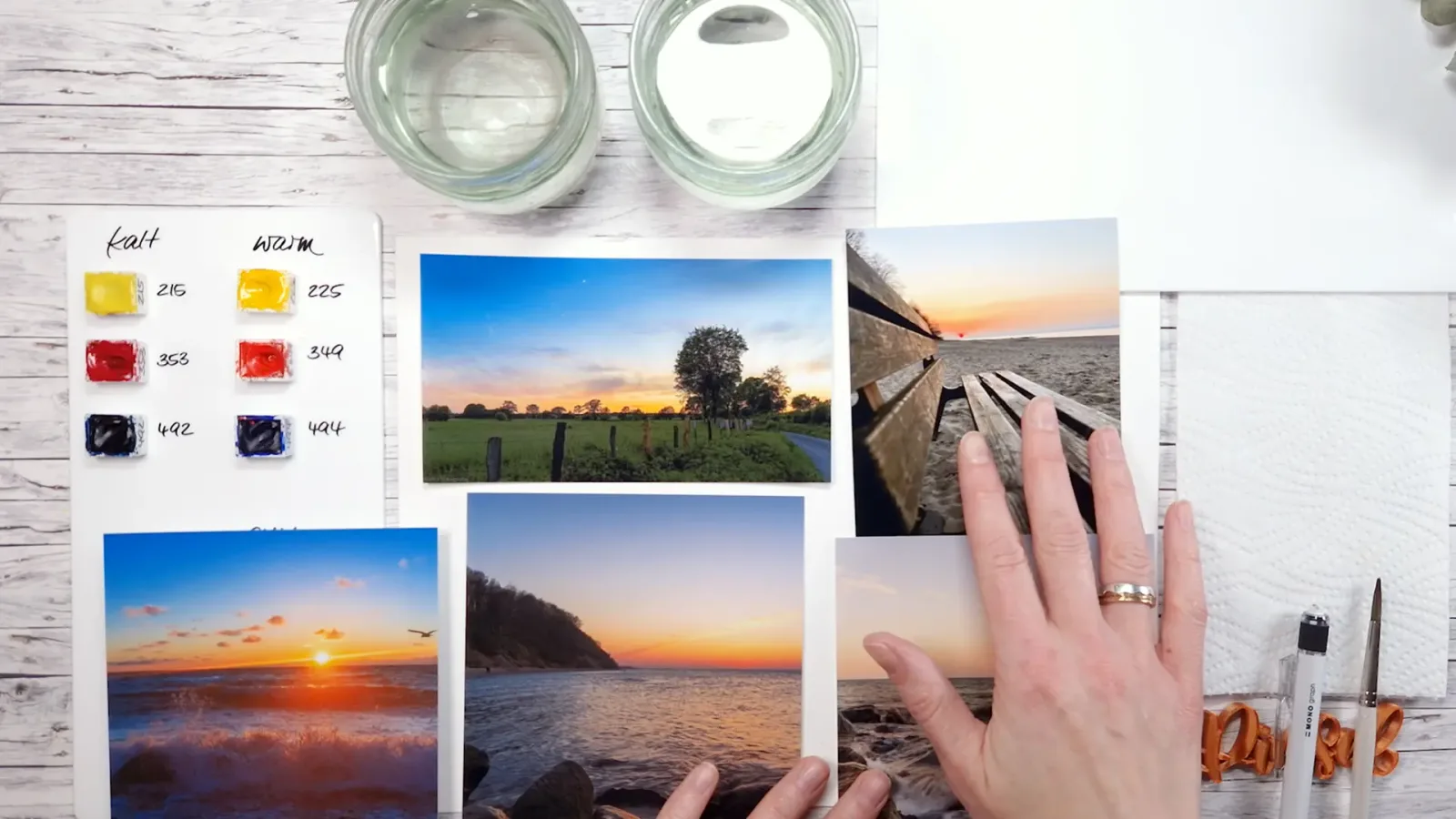 Aquarellpalette mit Farbmustern, Inspirierende Landschaftsfotografien von Sonnenuntergängen und Feldern