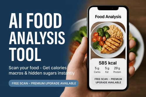 Smartphone mit Food Analysis App-Screen zeigt 585 kcal Analyse eines Tellers mit gegrilltem Hähnchen und Gemüse, Free Scan un