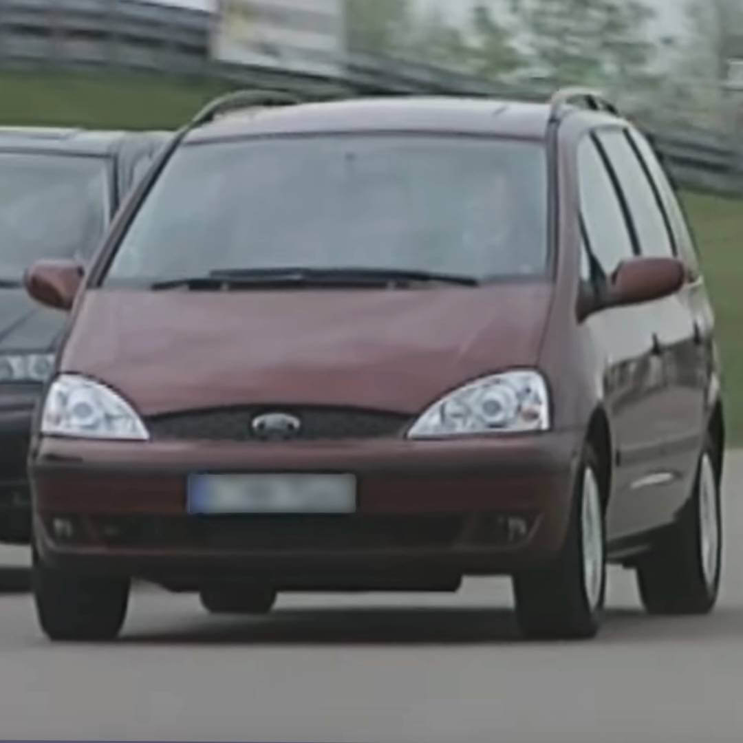 Ford Galaxy I Minivan in Braun, Seitenansicht auf Parkplatz