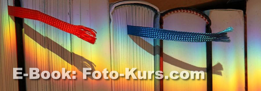 Hero-Banner E-Book Foto-Kurs.com mit bunten Lichtstrahlen und Schriftzug