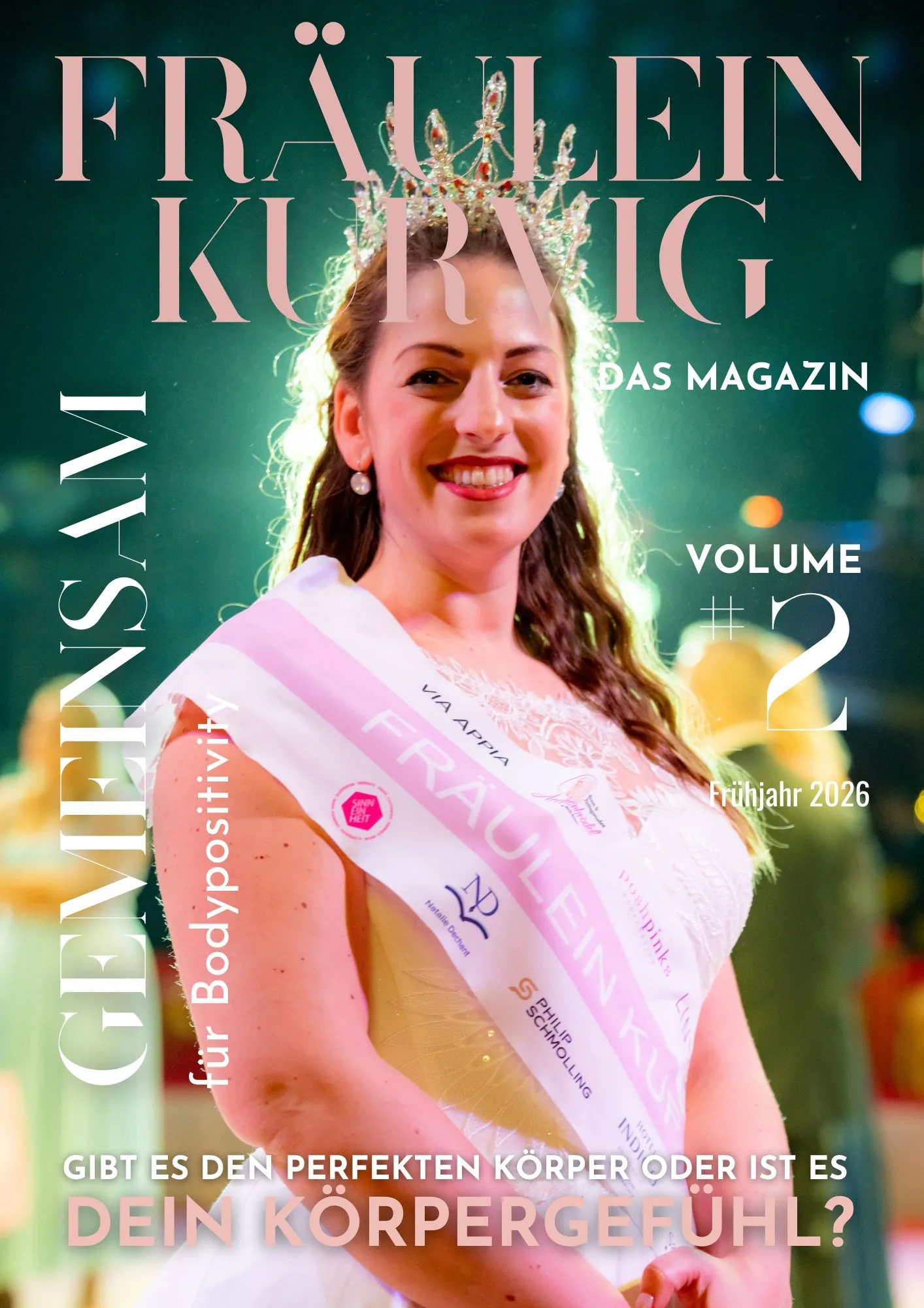 Magazin-Cover Fräulein Kurvig Volume #2 Frühjahr 2026 mit Frau in weißem Kleid und Krone auf grünem Hintergrund