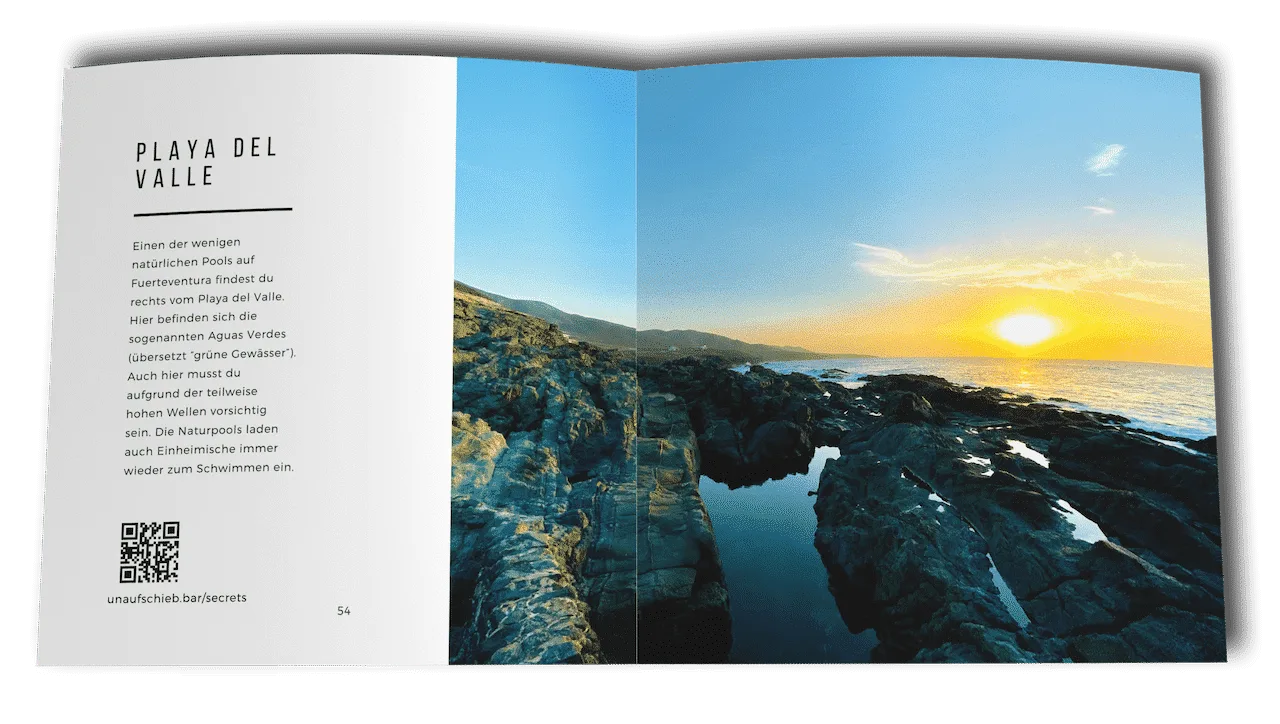 Bildband-Seite Playa del Valle mit Textseite und Großfoto von Naturpools mit Felsformation und Sonnenuntergang über dem Meer
