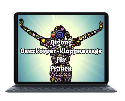 Laptop-Mockup mit Qigong Ganzkörper-Klopfmassage Kurs für Frauen 45+